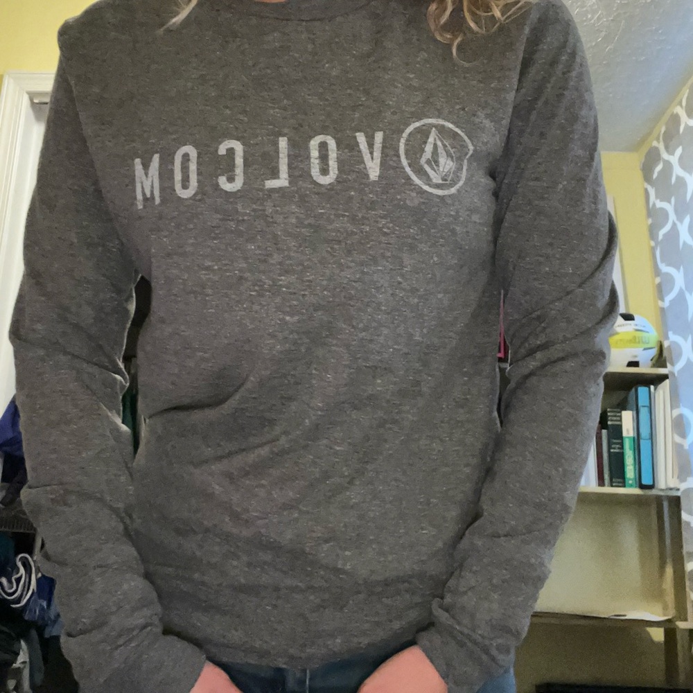 Gray volcom shirt